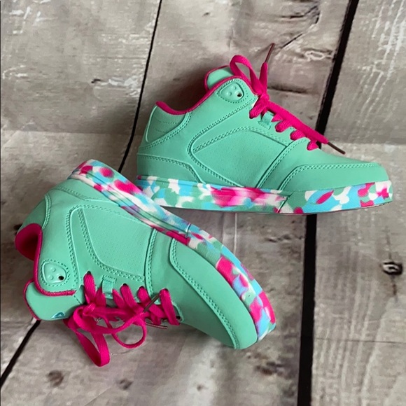 FILA girls high top sneakers in size 2.5 NWOT - Picture 15 of 16